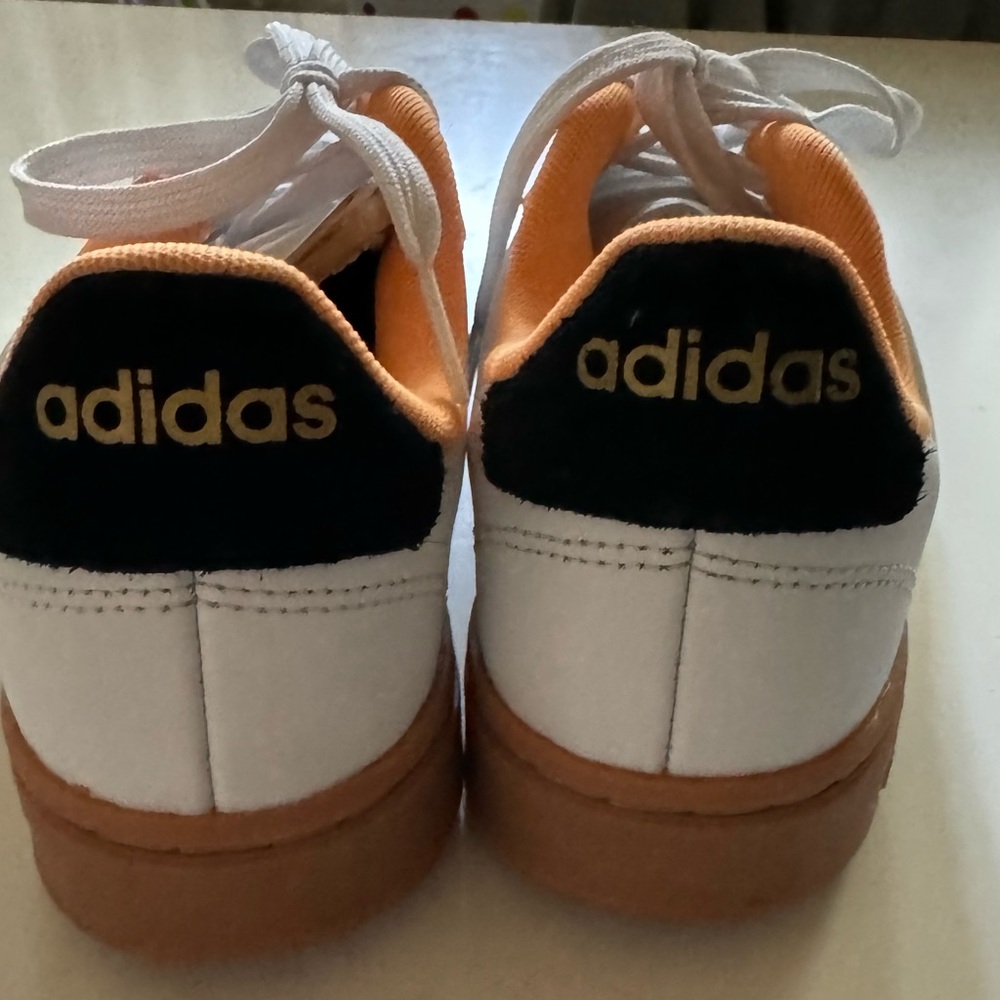 Woman’s size 7 1/2 Adidas Cloud White/Core Black/Flash Orange tennis shoe 👟 💥 - Picture 6 of 10